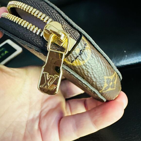 Louis Vuitton Round Coin Purse - Picture 4 of 6